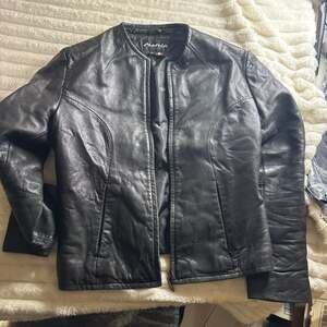 Marcia Collection Black Collarless Ruffled Leather Jacket - Size M